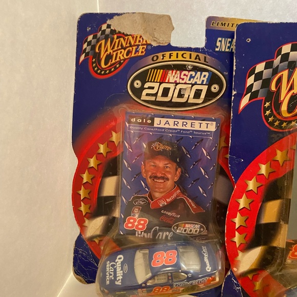 NASCAR Winner’s Circle 2000 Dale Jarrett - Dice-cast Car - 4 - Picture 2 of 5